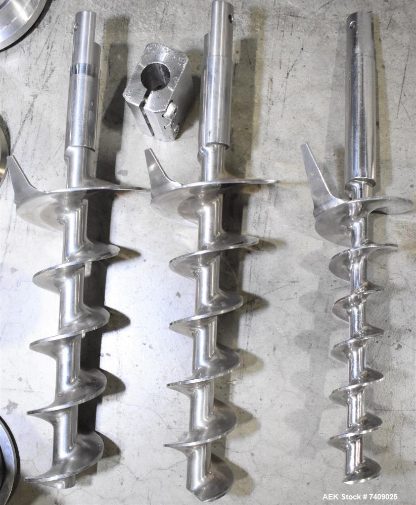 Used Leepack Servo Drive Powder Auger Feeder, Model AW-590IV. Mitsubishi model MR-JZS-200A servo drive. Foot pedal switch. Level sensor. Mounted on stainless steel frame with casters. 3/60/480 Volt.